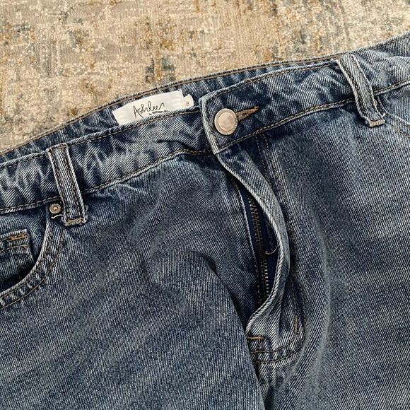 AMARYLLIS Medium Wash Distressed High-Waist Wide-Leg Jeans - Picture 7 of 9